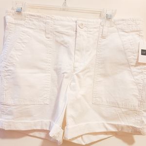 NWT Gap Girlfriend Chino shorts